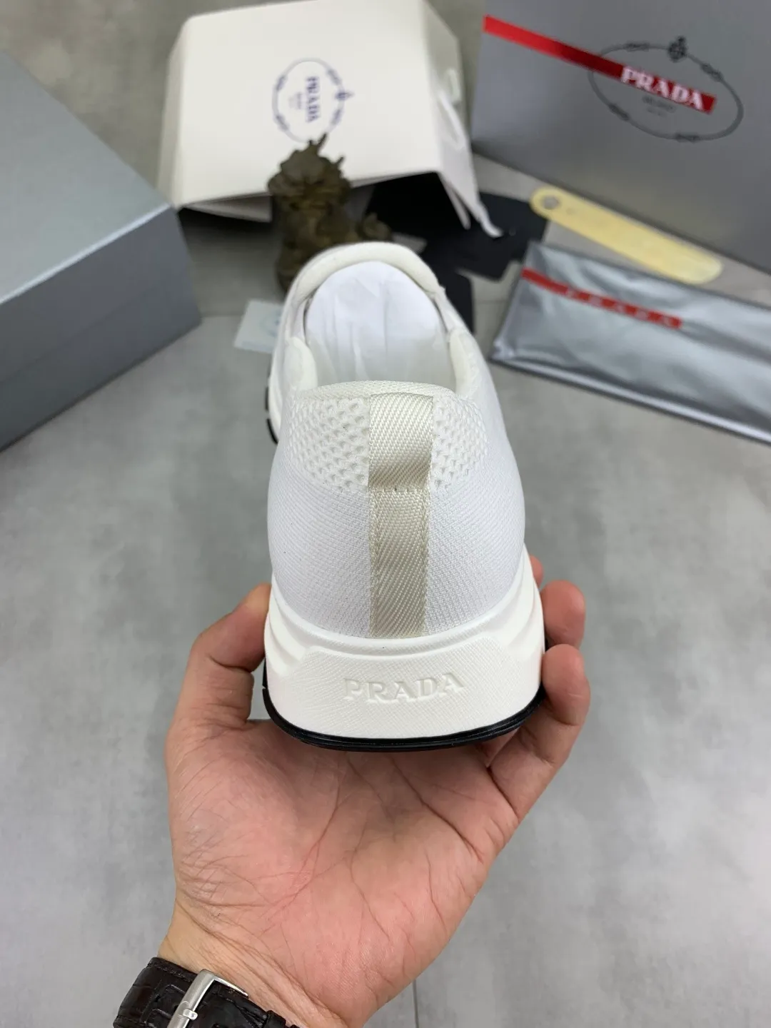 Men's shoes 💰P560💰[New model] Flying weave series (summer must-have) is now available on the official website, 🆘 Trendy brand (Prada) mainly promotes popular models, avant-garde and versatile fashionable men's shoes, private version molding, cowhide surface splicing 1:1.. Simple fashion, original imported cowhide lining and cowhide feet; the atmosphere and personality are more fashionable, eye-catching and pursuing class. It will subvert the old idea and be a must-have for fashion trendsetters with you! Must keep it for yourself! High-end comfort and low-end, high-end quality workmanship. Size: 38-45 6️⃣colors available.